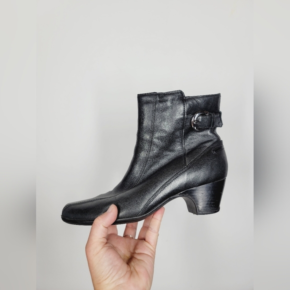 Clarks Black Leather Ankle Boots, Size 9.5 - Picture 1 of 6
